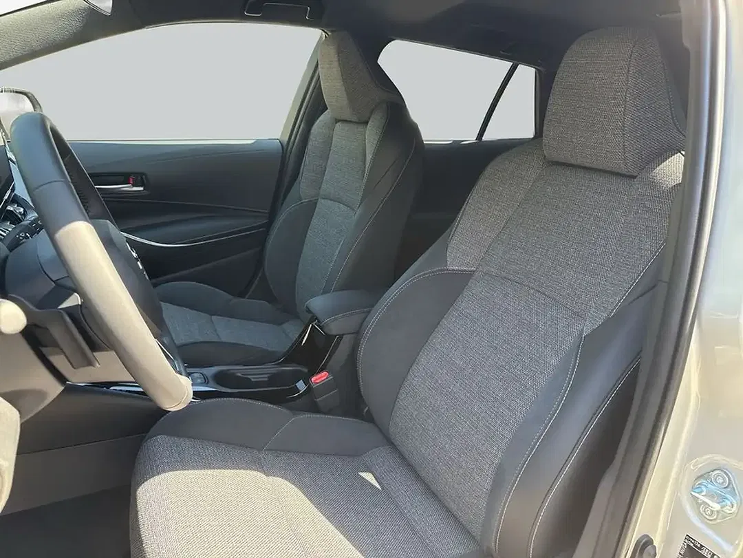 Toyota Corolla Hybrid - Thumbnail 10
