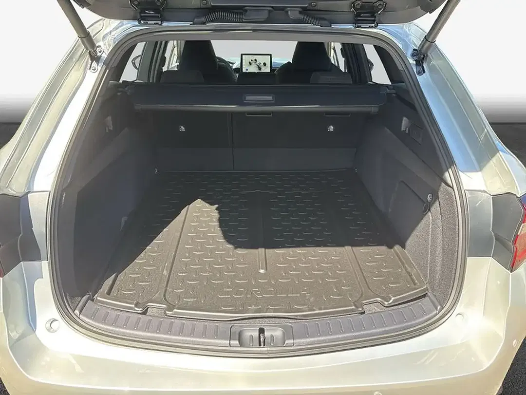 Toyota Corolla Hybrid - Thumbnail 8