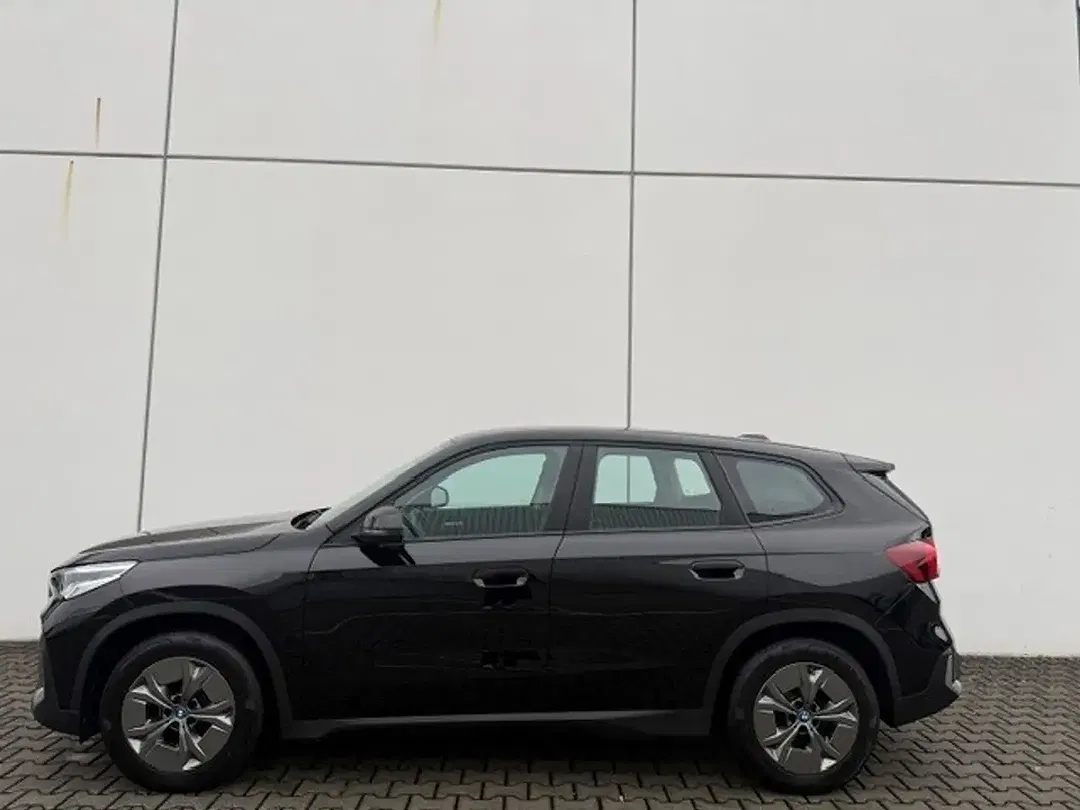 BMW iX1 xDrive M - Thumbnail 3