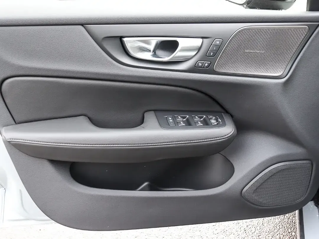 Volvo V60 B4 Plus Dark - Thumbnail 10