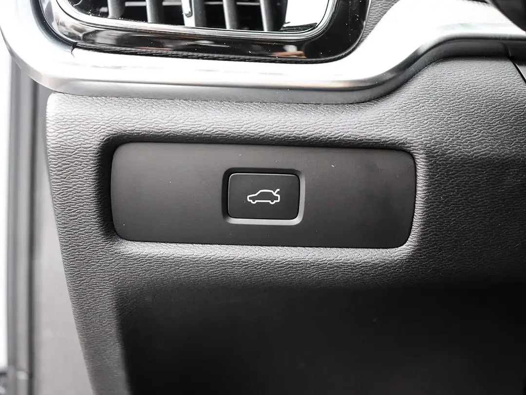 Volvo V60 B4 Plus Dark - Thumbnail 11