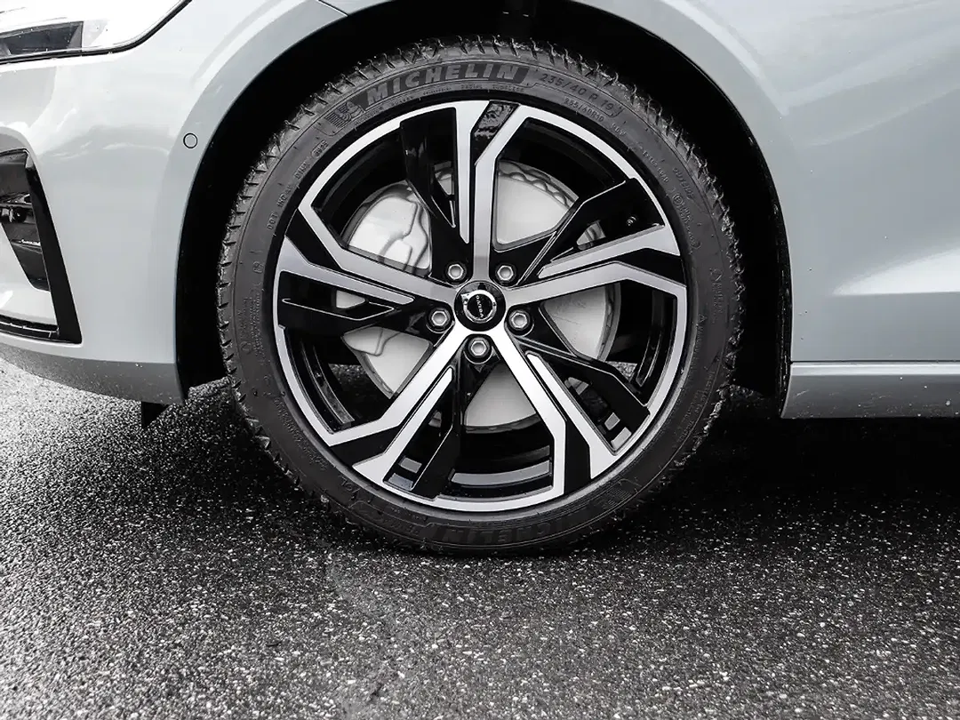 Volvo V60 B4 Plus Dark - Thumbnail 3
