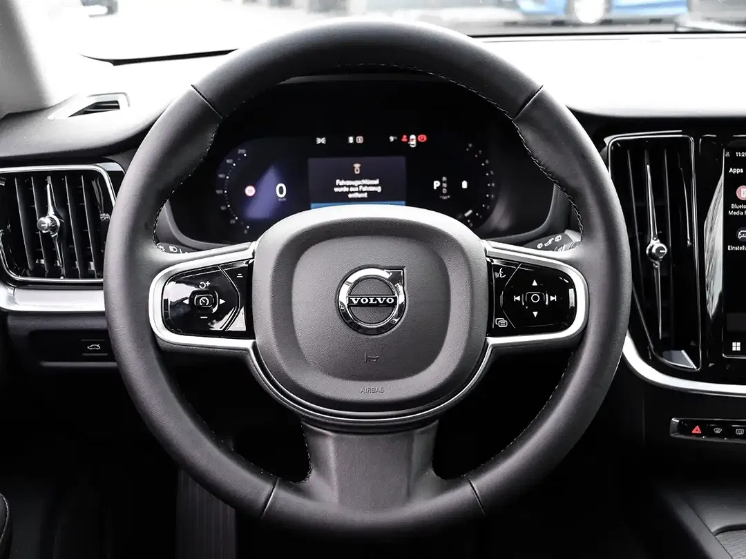 Volvo V60 B4 Plus Dark - Thumbnail 6