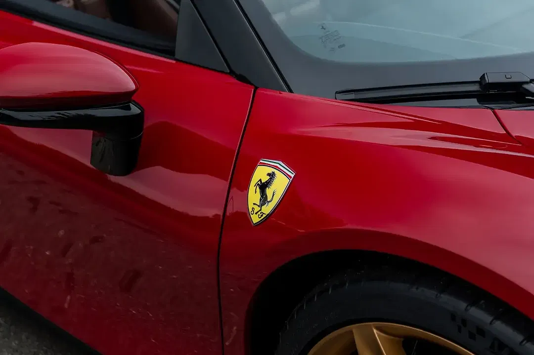 Ferrari SF90 Spider - Thumbnail 10