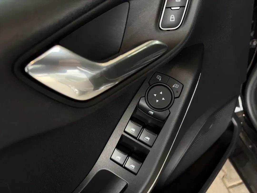 Ford Fiesta 1.0 EcoBoost Hybrid Titanium X - Thumbnail 10
