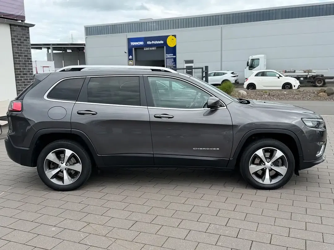 Jeep Cherokee 4x4 Limited - Thumbnail 9