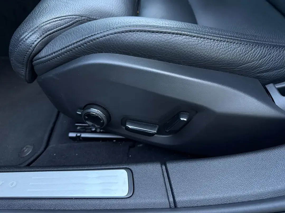 Volvo S60 Plus Dark - Thumbnail 11