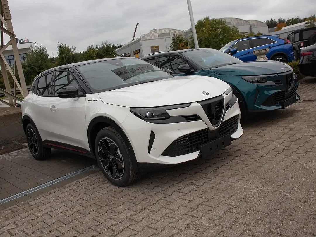 Alfa Romeo Junior 1.2 VGT Ibrida Speciale - Afbeelding 1