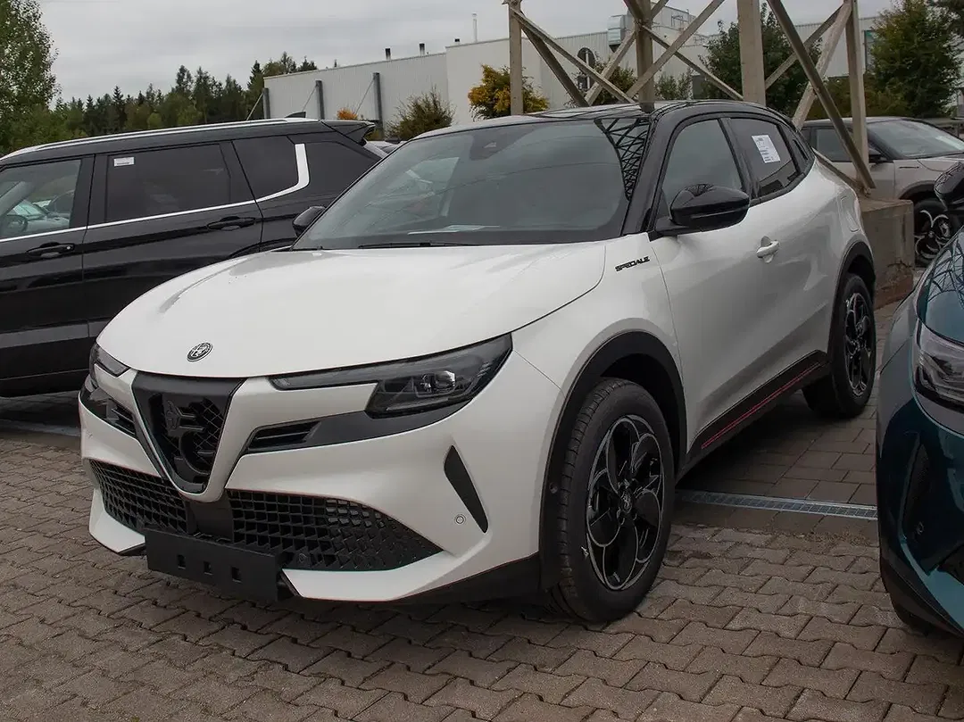 Alfa Romeo Junior 1.2 VGT Ibrida Speciale - foto 2