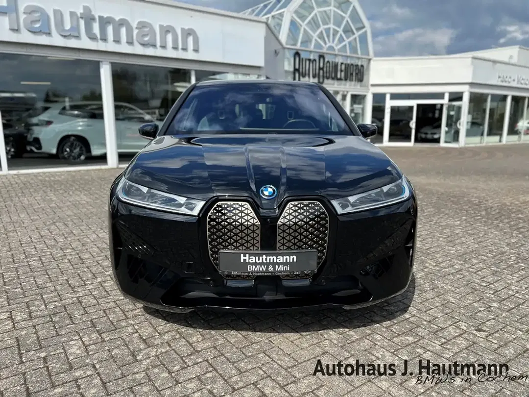 BMW iX xDrive - Thumbnail 2