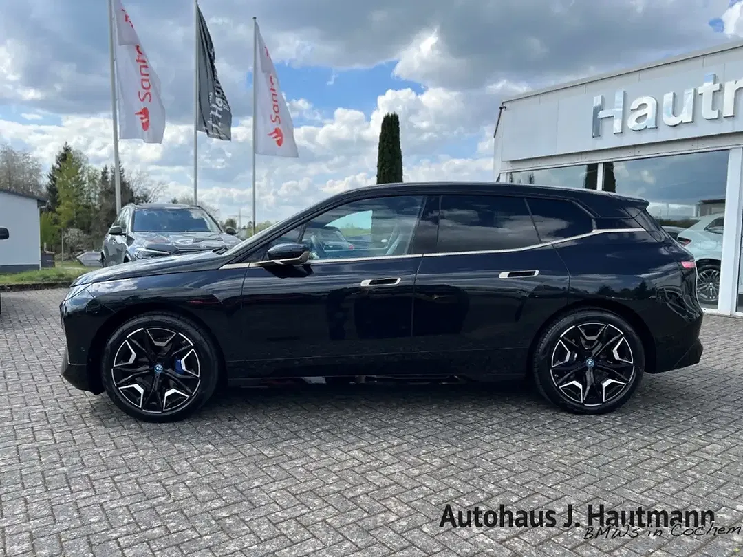 BMW iX xDrive - Thumbnail 3