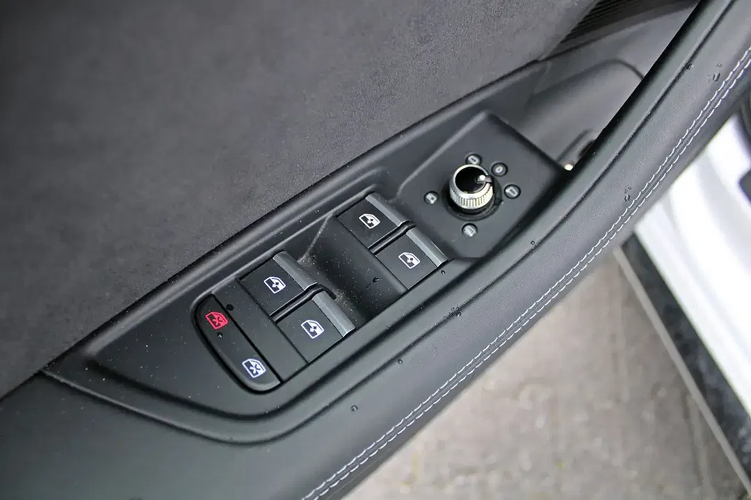 Audi RS4 TFSI quattro Avant - Thumbnail 7