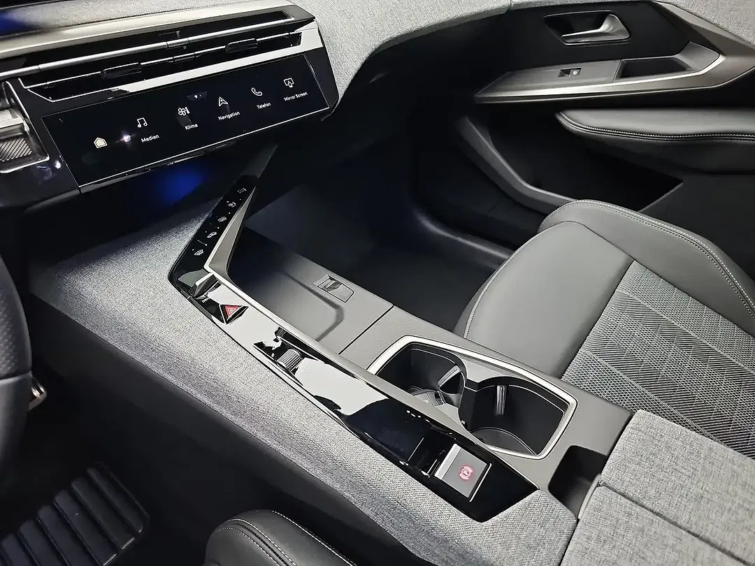 Peugeot 3008 145 e-DSC6 Hybrid GT - Thumbnail 12