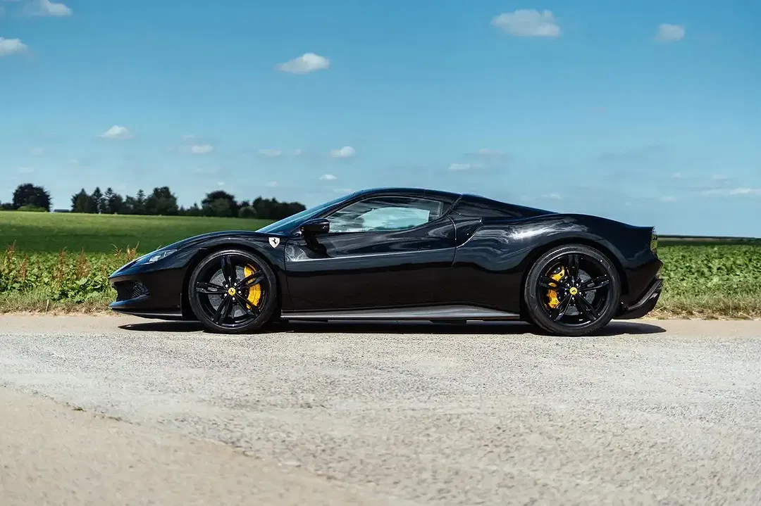 Ferrari 296 GTS - Thumbnail 3