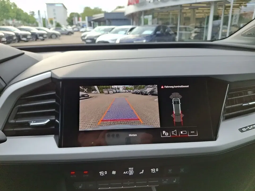 Audi Q4 e-tron 35 - Thumbnail 12