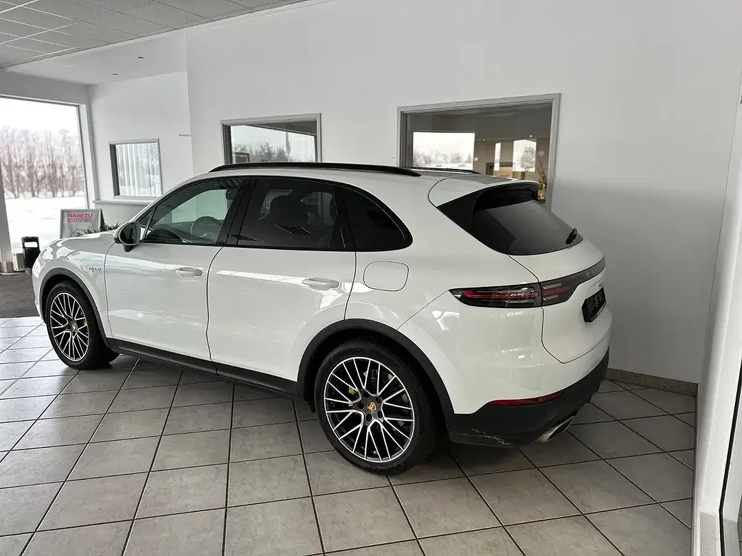 Porsche Cayenne E-Hybrid - Thumbnail 3