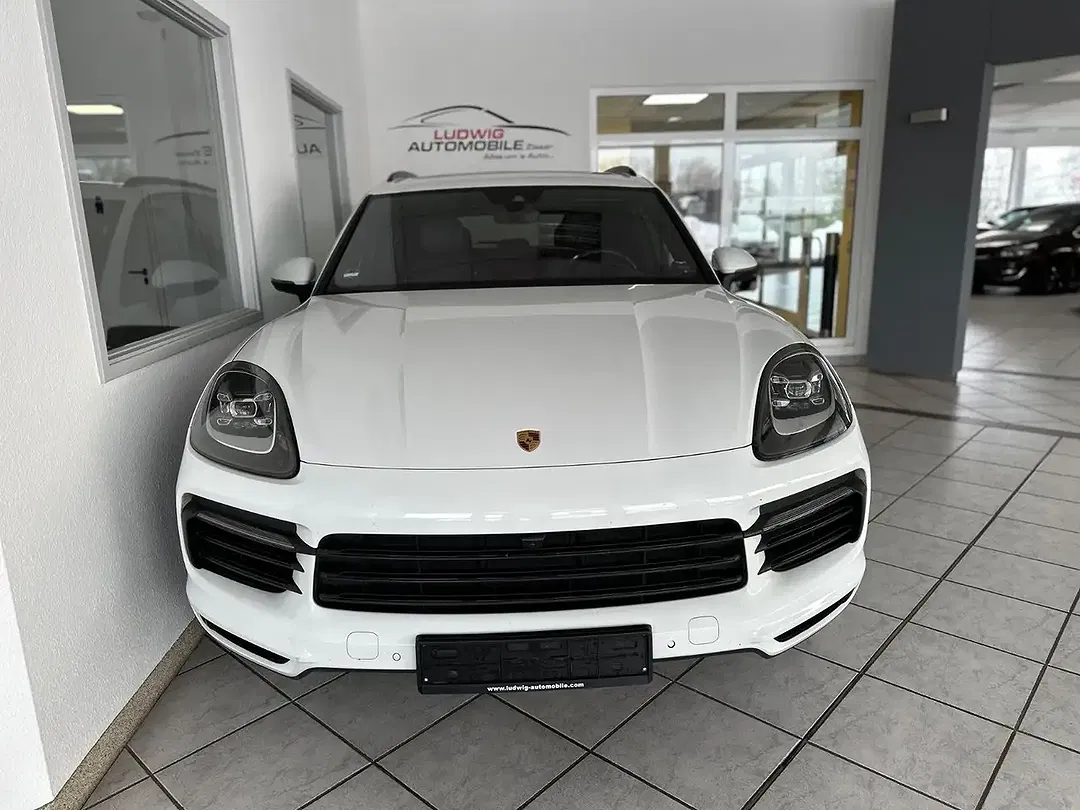 Porsche Cayenne E-Hybrid - Thumbnail 4