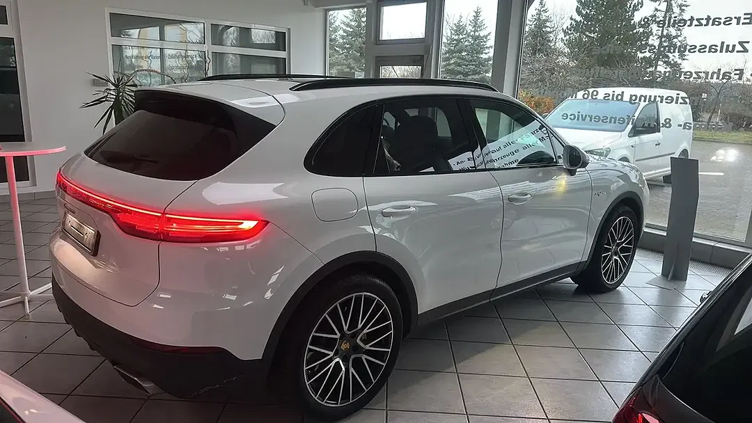 Porsche Cayenne E-Hybrid - Thumbnail 6