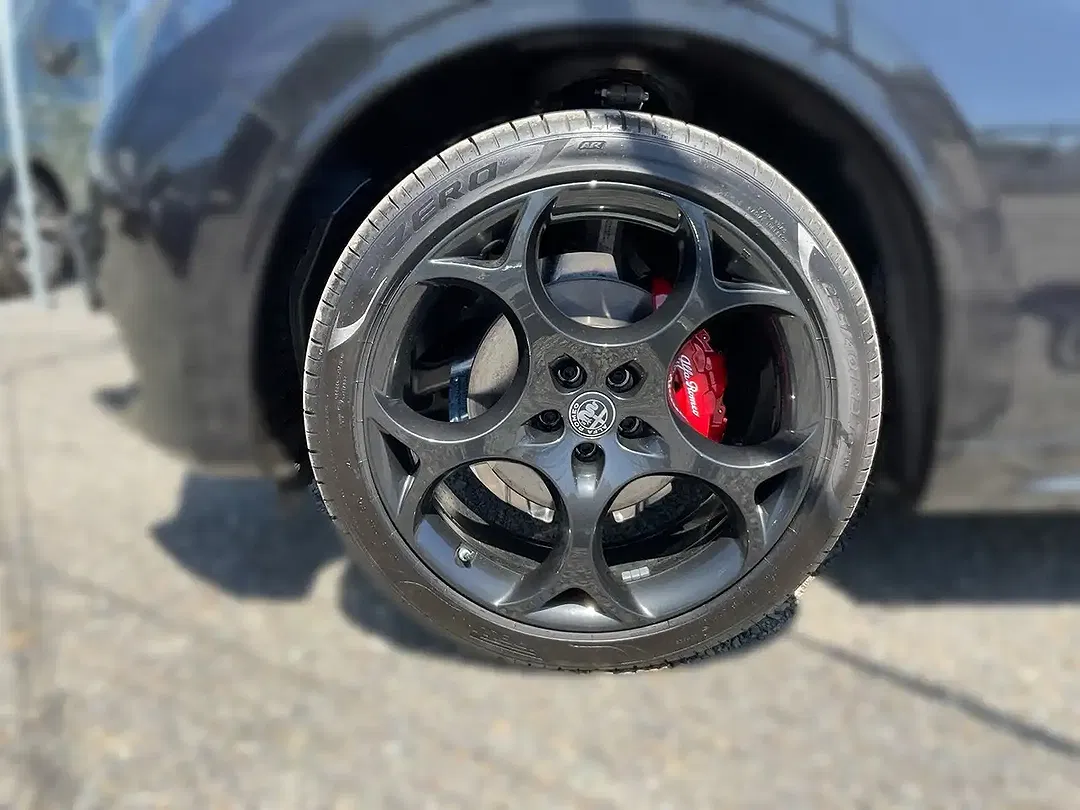 Alfa Romeo Stelvio 2.0 16V Turbo AUT Q4 Veloce - Thumbnail 4