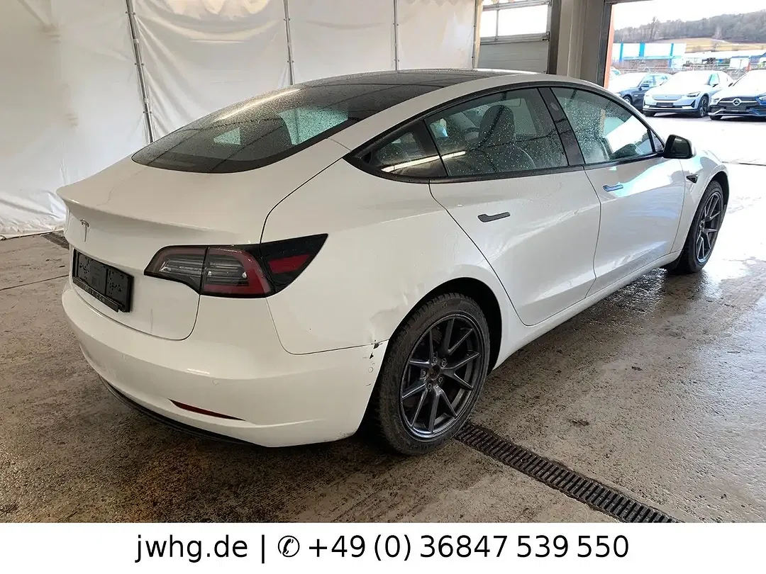 Tesla Model 3 Standard Range Plus - Thumbnail 5