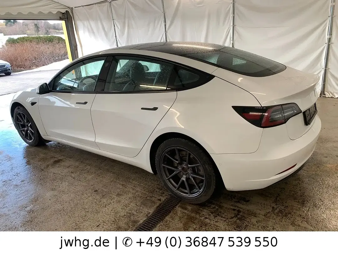 Tesla Model 3 Standard Range Plus - Thumbnail 7