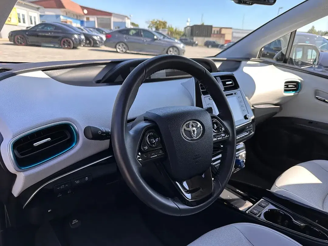 Toyota Prius Executive - Thumbnail 11
