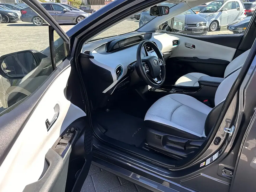 Toyota Prius Executive - Thumbnail 9