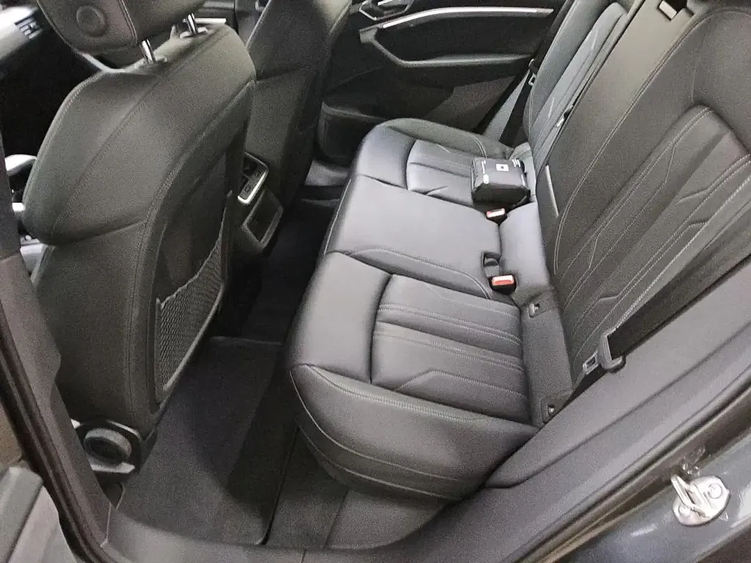 Audi e-tron 55 quattro S line - Thumbnail 10