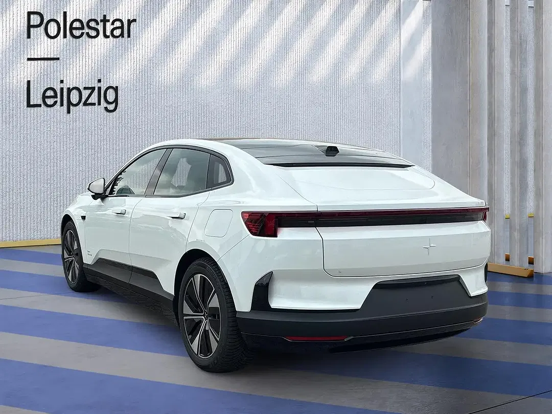 Polestar 4 Long Range - Thumbnail 3