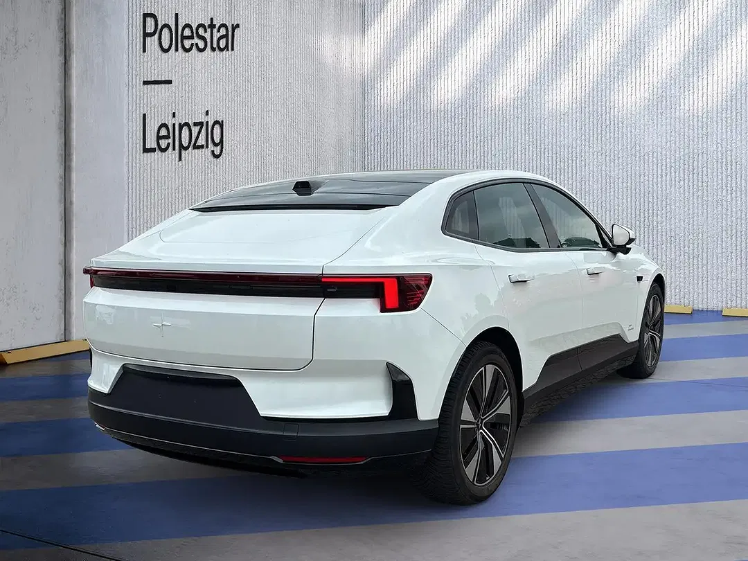 Polestar 4 Long Range - Thumbnail 5