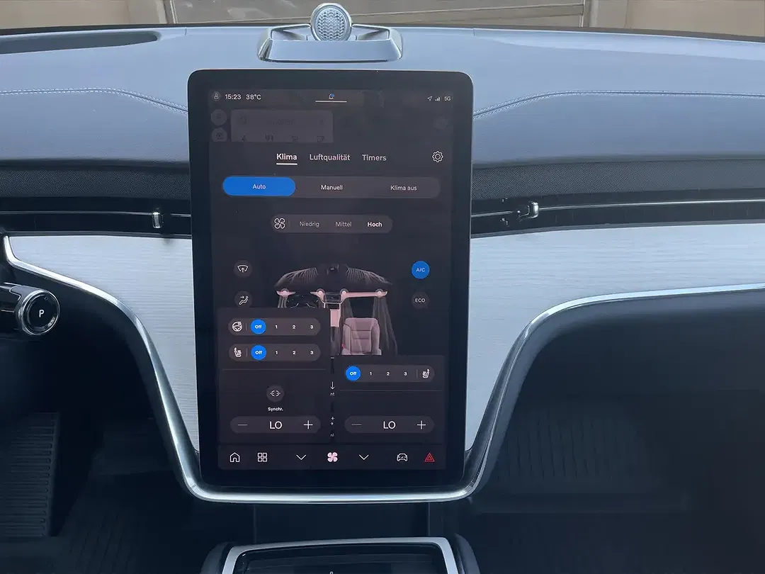 Volvo EX90 AWD Performance Ultra - Thumbnail 10