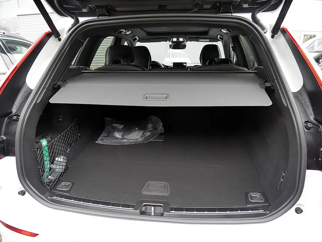 Volvo XC60 2.0 PHEV Hybrid AWD Recharge Ultra Black Edition - Thumbnail 11