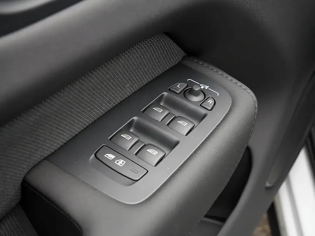 Volvo XC60 2.0 PHEV Hybrid AWD Recharge Ultra Black Edition - Thumbnail 14