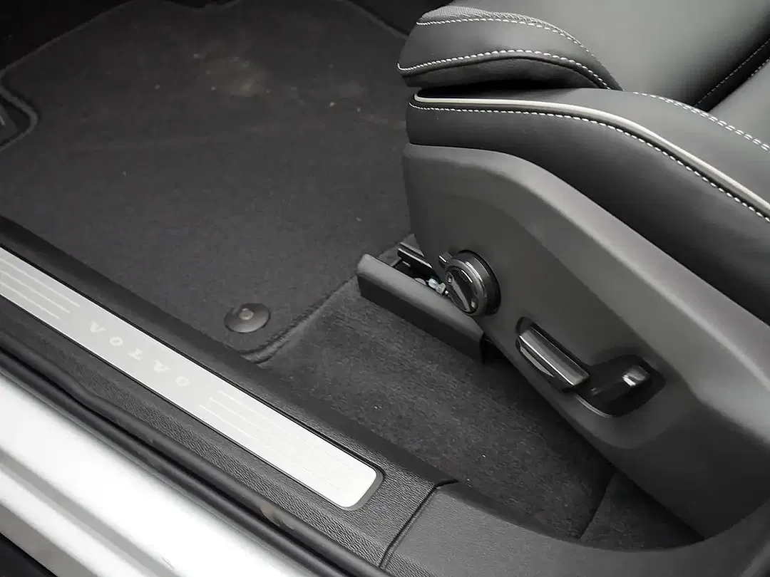 Volvo XC60 2.0 PHEV Hybrid AWD Recharge Ultra Black Edition - foto 15
