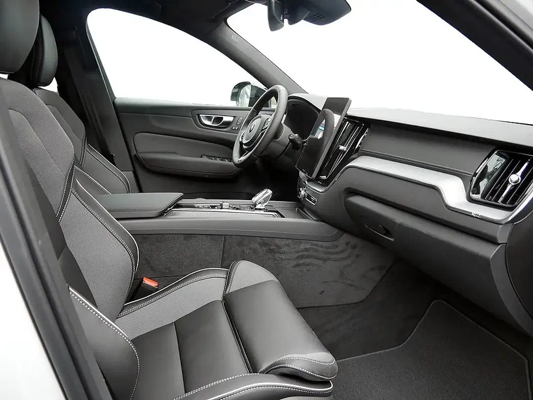 Volvo XC60 2.0 PHEV Hybrid AWD Recharge Ultra Black Edition - Thumbnail 4