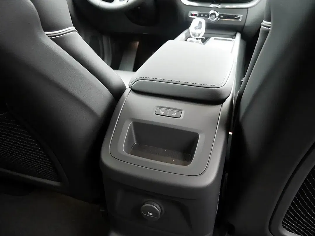 Volvo XC60 2.0 PHEV Hybrid AWD Recharge Ultra Black Edition - Thumbnail 7