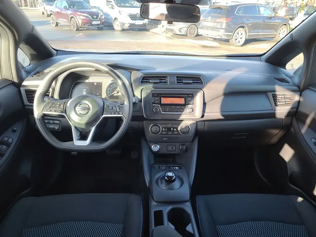 Nissan Leaf - Thumbnail 10