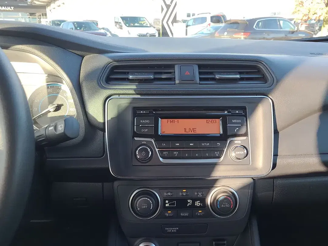 Nissan Leaf - Thumbnail 12