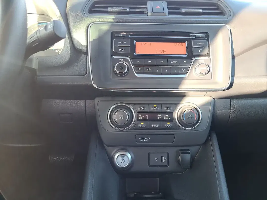 Nissan Leaf - Thumbnail 13