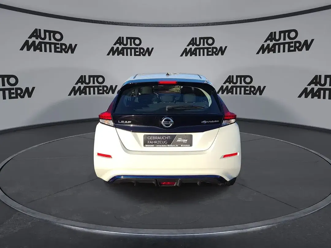 Nissan Leaf - Thumbnail 3
