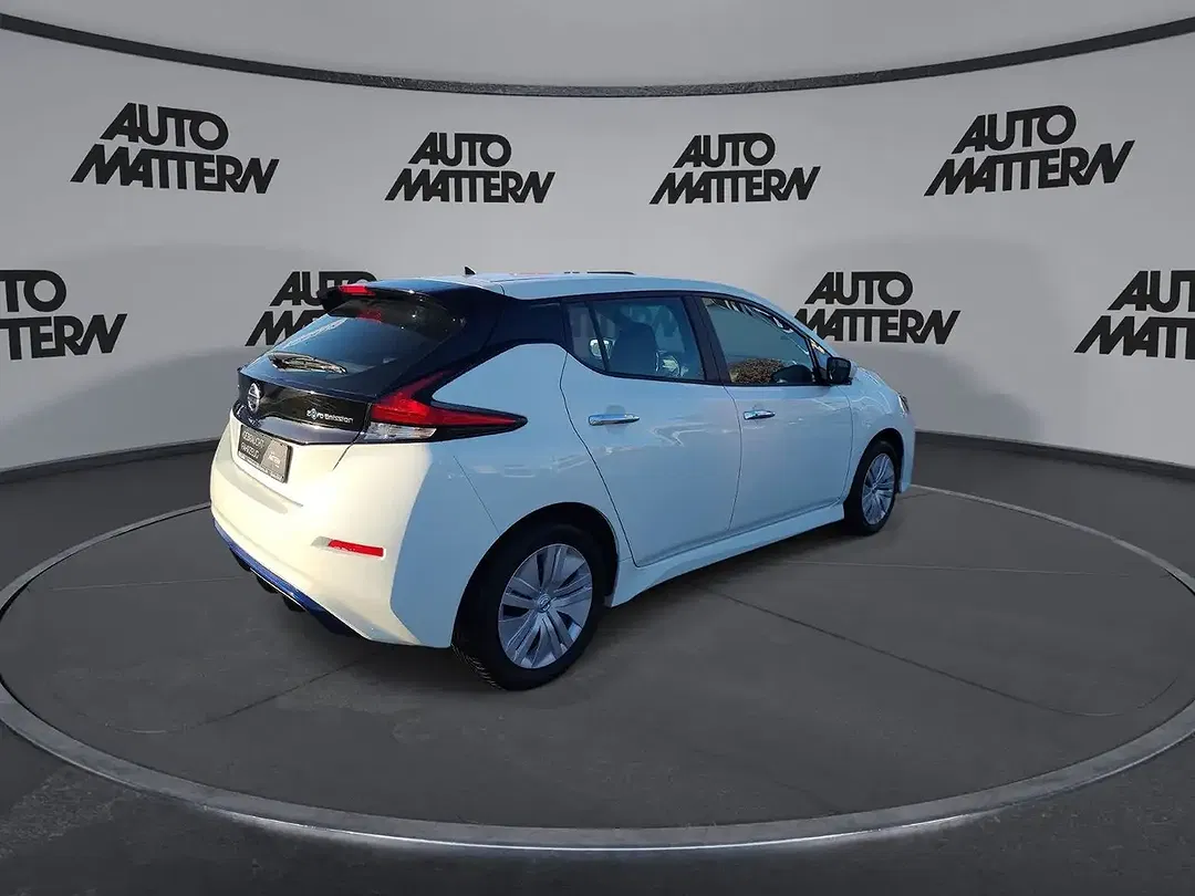 Nissan Leaf - Thumbnail 4