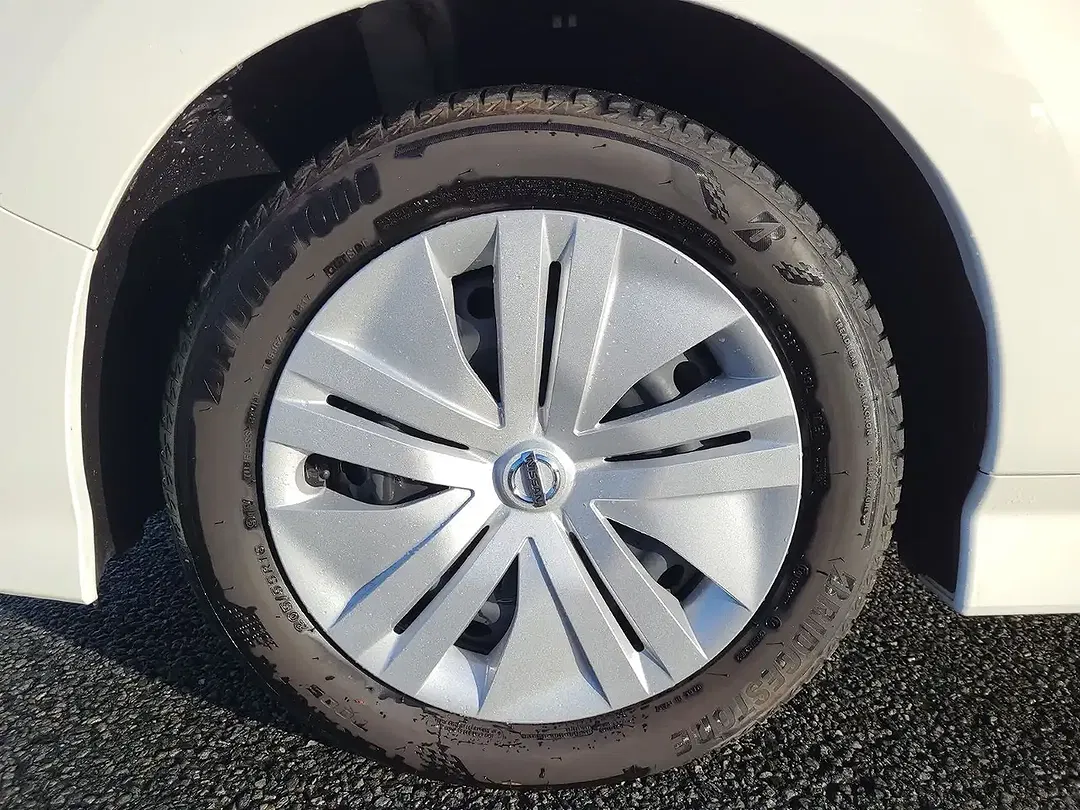 Nissan Leaf - Thumbnail 7