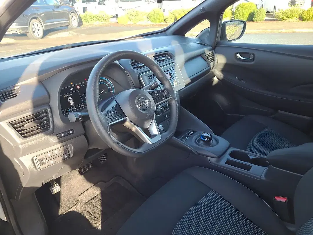 Nissan Leaf - Thumbnail 8