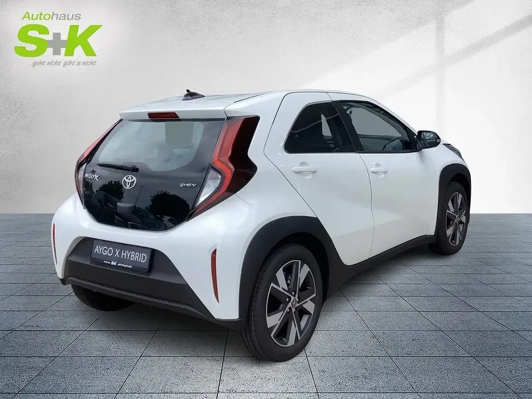 Toyota Aygo X Hybrid Active - Thumbnail 4