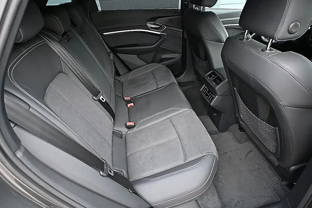 Audi e-tron quattro - Thumbnail 12