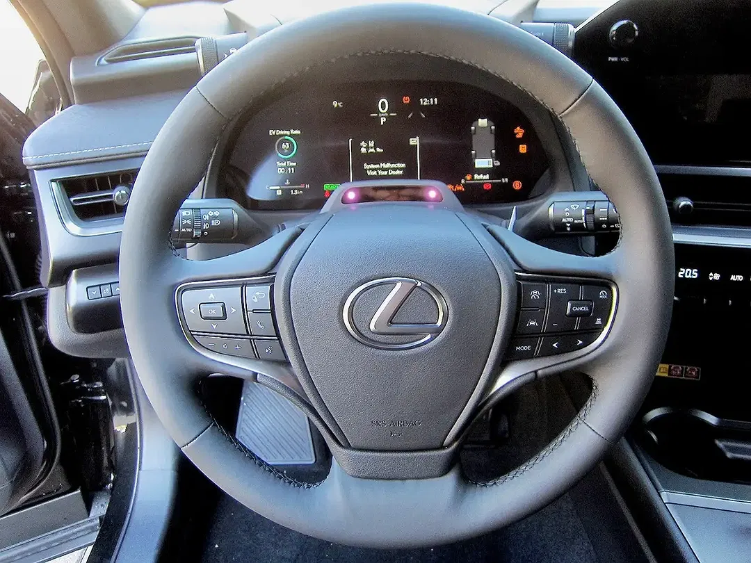 Lexus UX 300h F SPORT Design - Thumbnail 11