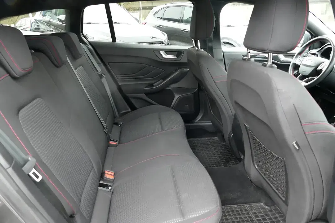 Ford Focus - Thumbnail 6