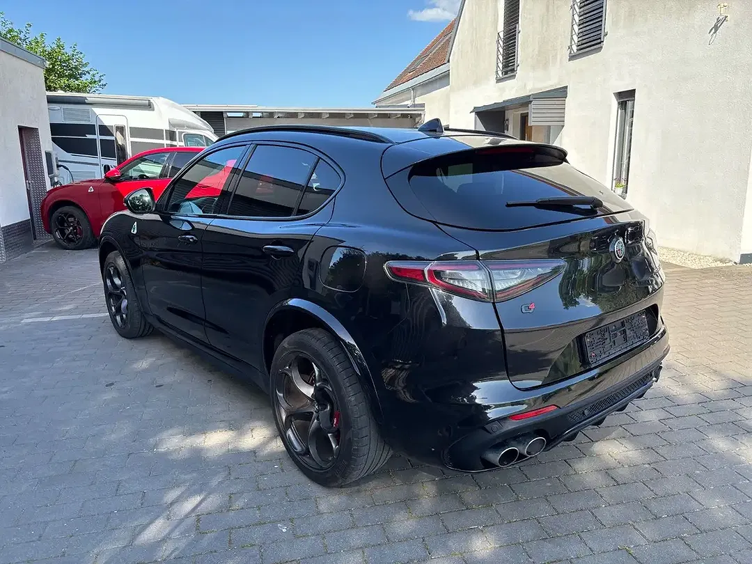 Alfa Romeo Stelvio Q4 Quadrifoglio - Thumbnail 4