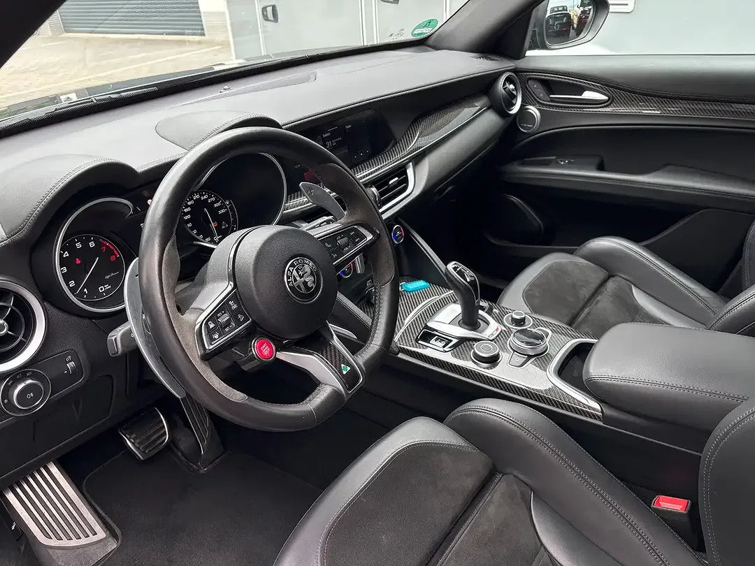 Alfa Romeo Stelvio Q4 Quadrifoglio - Thumbnail 5
