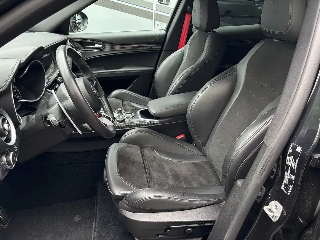Alfa Romeo Stelvio Q4 Quadrifoglio - Thumbnail 6